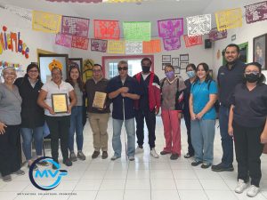Group of Plasman Queretaro Manufacturing employees accepting award at Nens de Llum